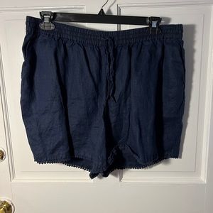 Crown & Ivy 2x navy linen shorts